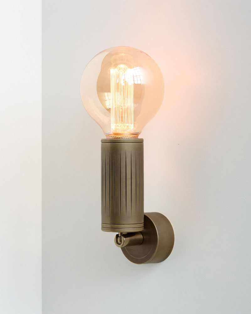 wall lamp in browned brass with bulb